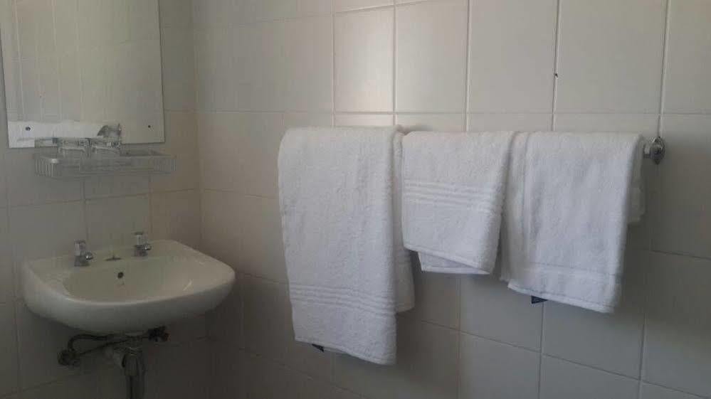 Strand Meadows B&B 哈博罗内 外观 照片